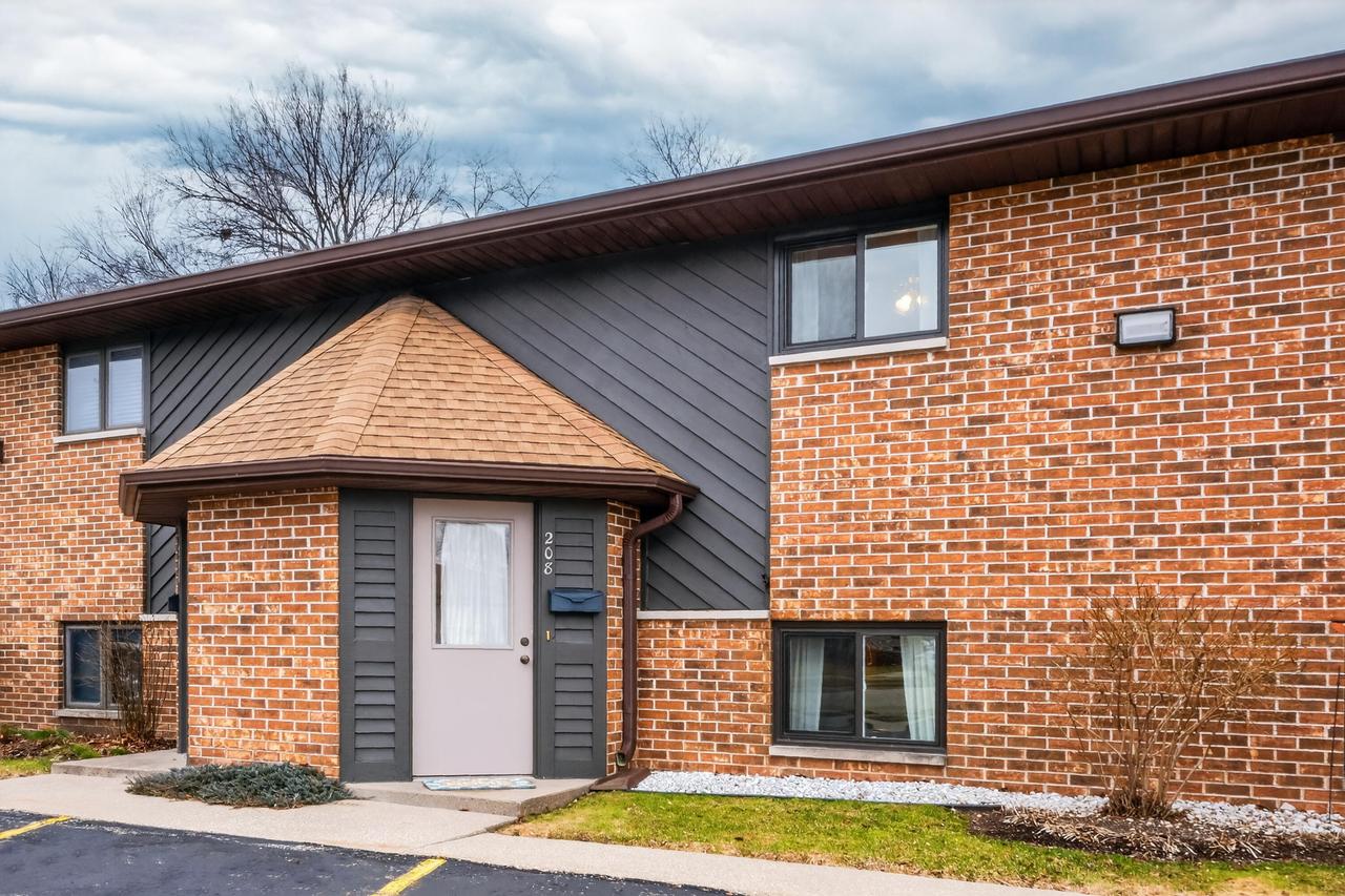 637 Meadow Ln. #208, Burlington, WI 53105