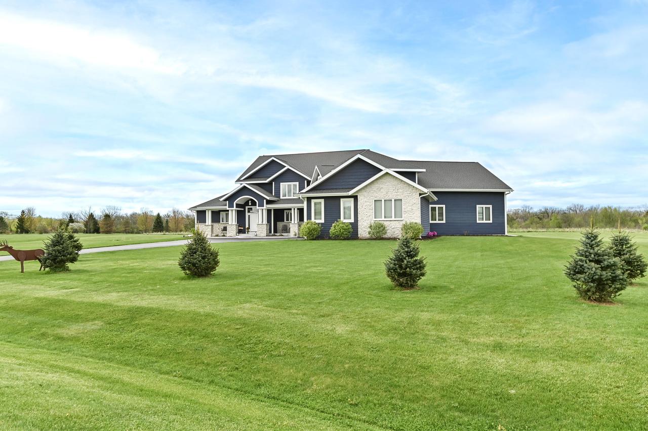 S101W33315 Genevieve Dr, Mukwonago, WI 53149