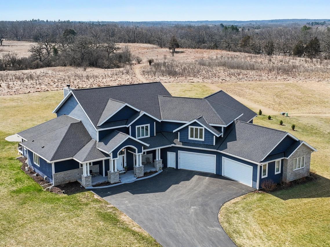 S101W33315 Genevieve Dr, Mukwonago, WI 53149