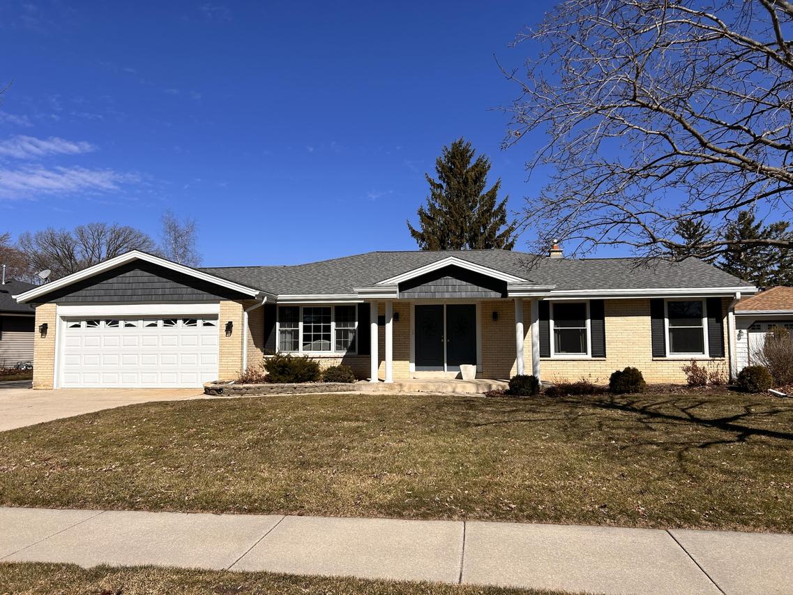 N166W20832 Parkway Dr, Jackson, WI 53037
