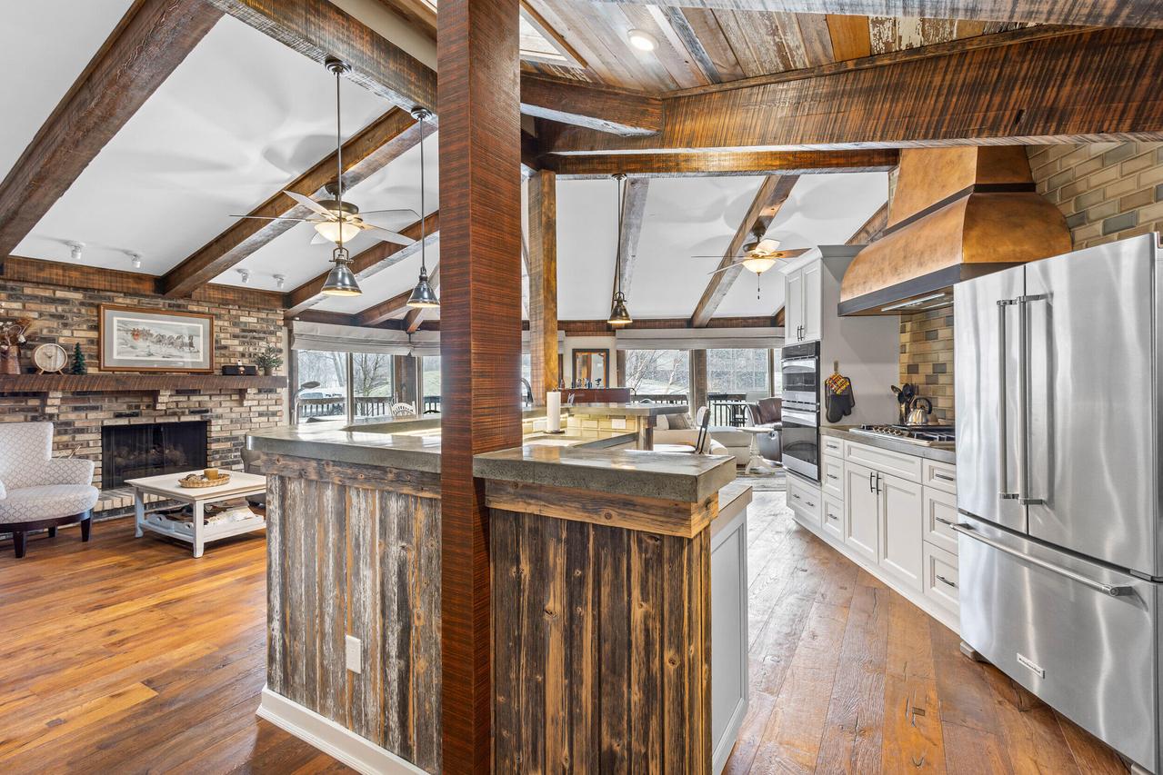 890 Windsor Dr #4, Fontana, WI 53125