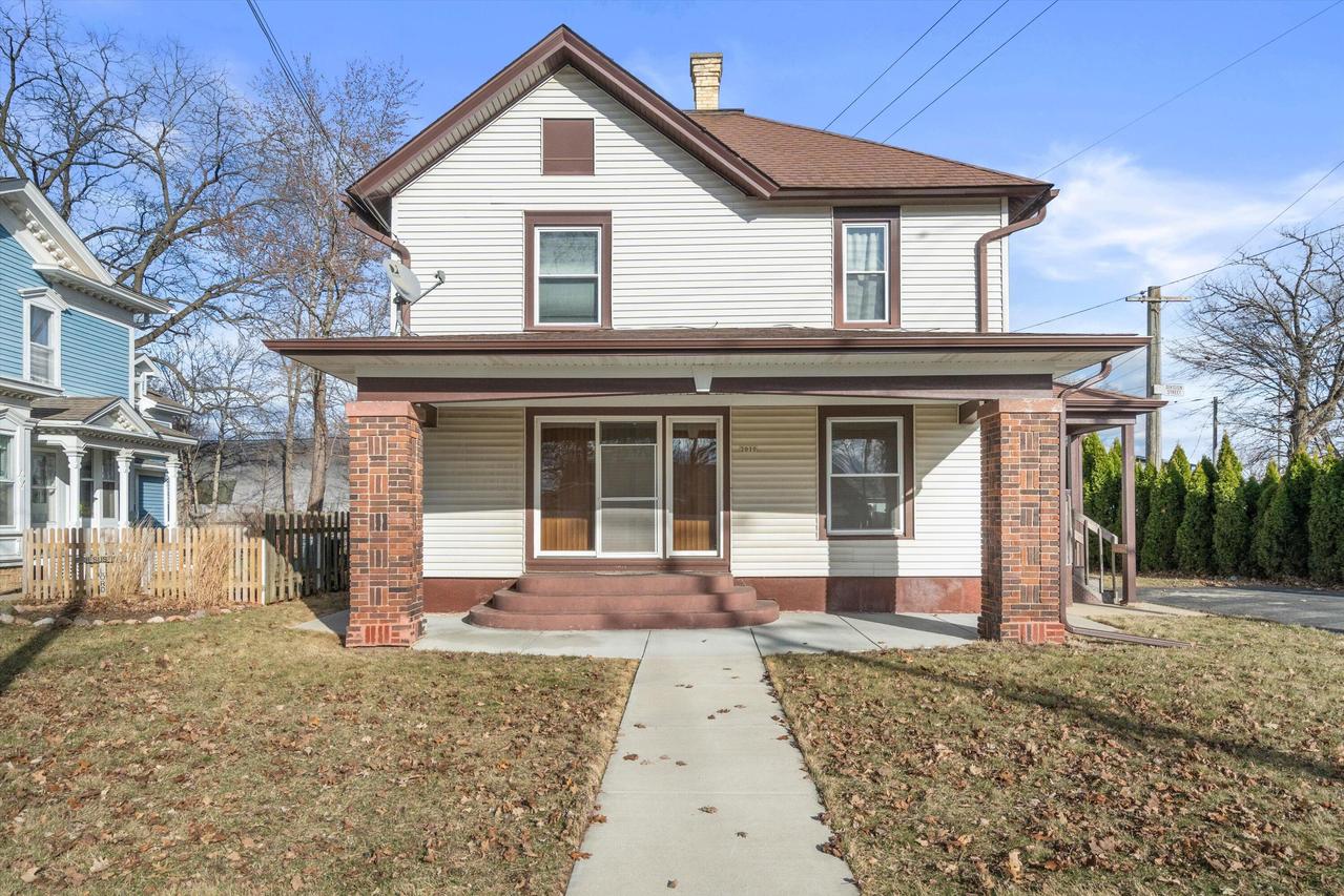 2010 Division St, East Troy, WI 53120