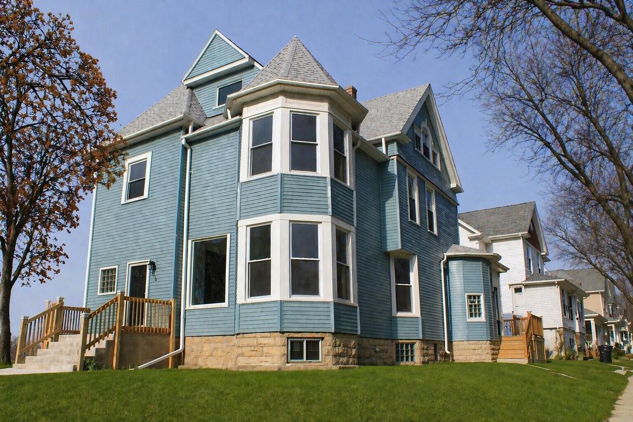 604 N 30th St, Milwaukee, WI 53208