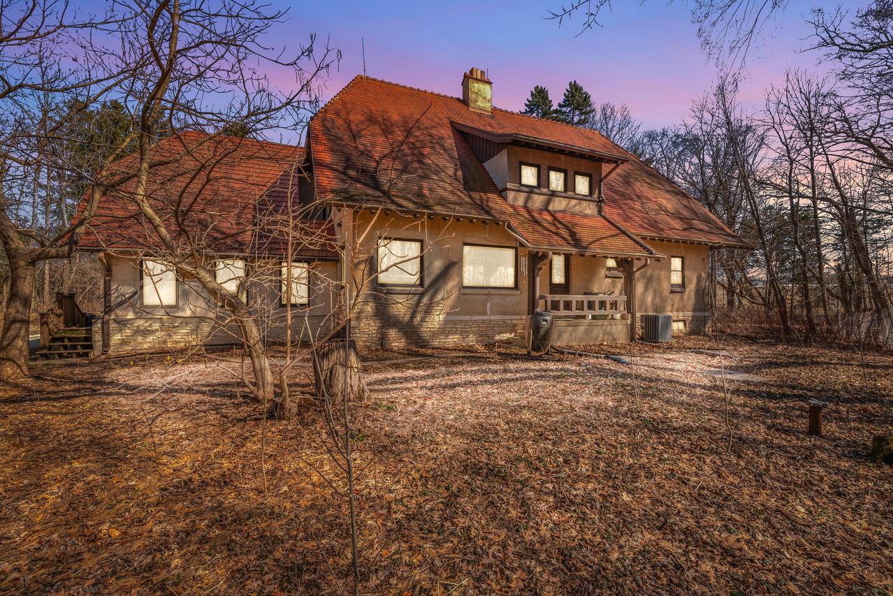 6789 N Elm Tree Rd, Glendale, WI 53217