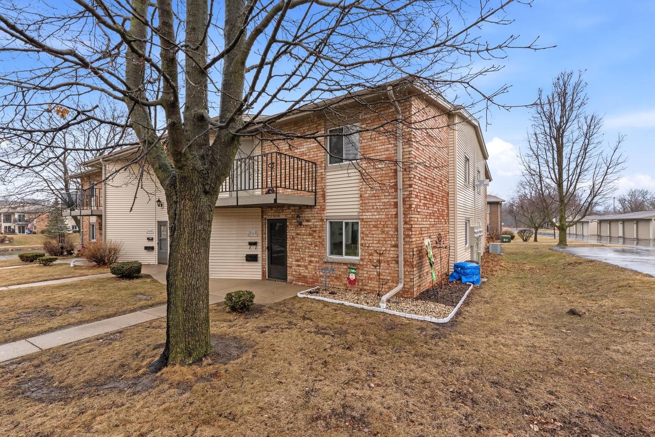 W168N11519 El Camino Dr, Germantown, WI 53022