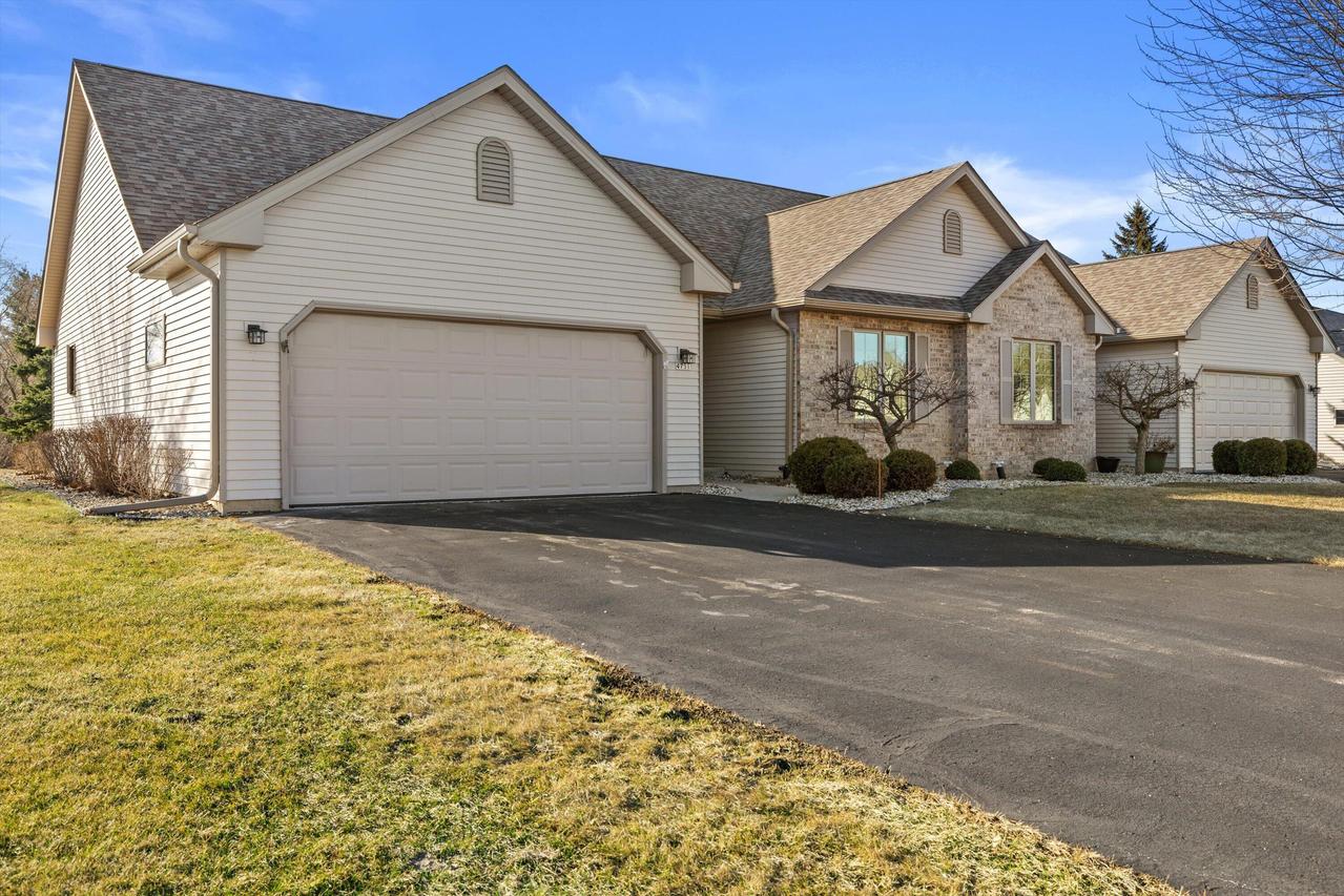 4731 Kingdom Ct, Caledonia, WI 53402
