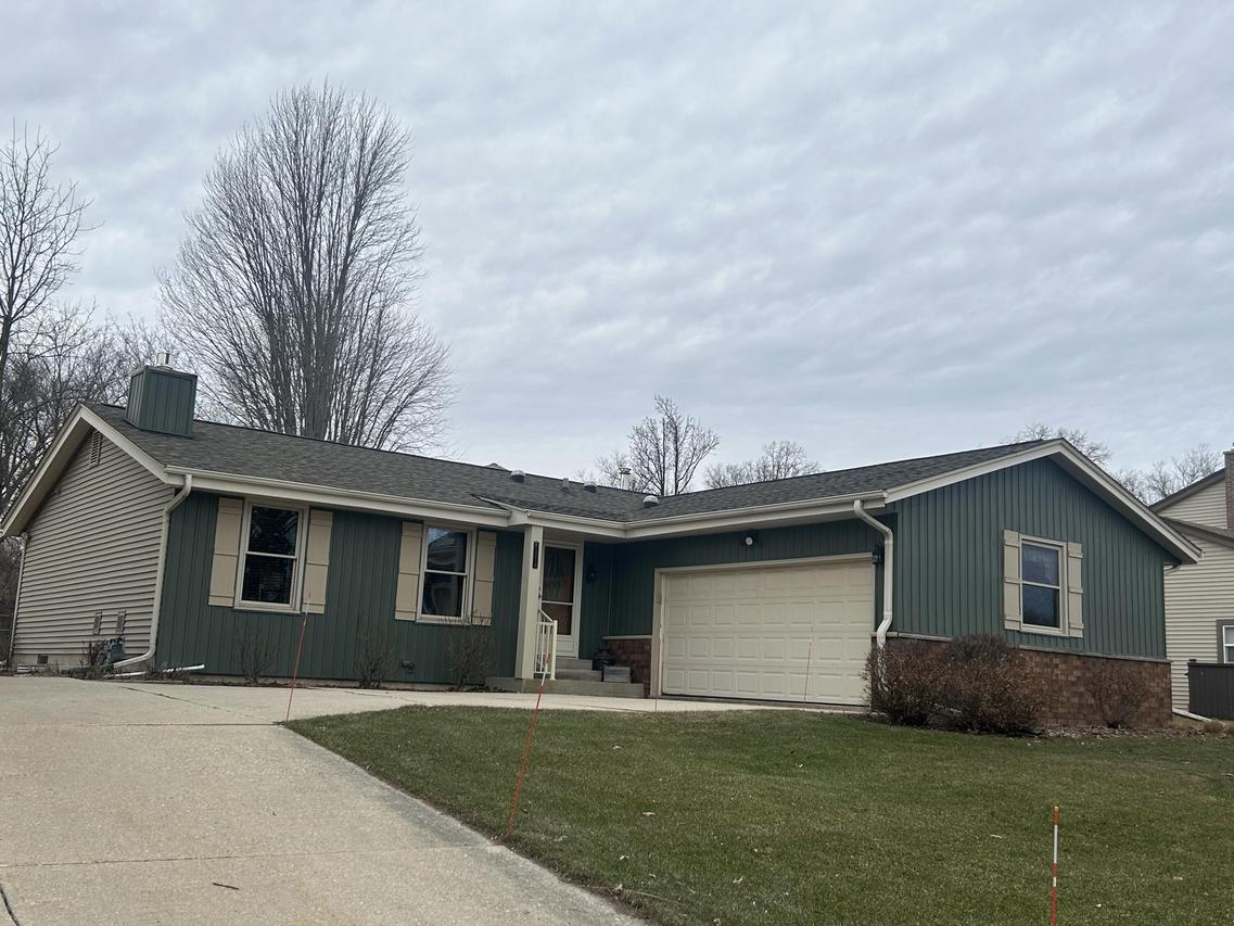 1214 Cherrywood Dr, Waukesha, WI 53188