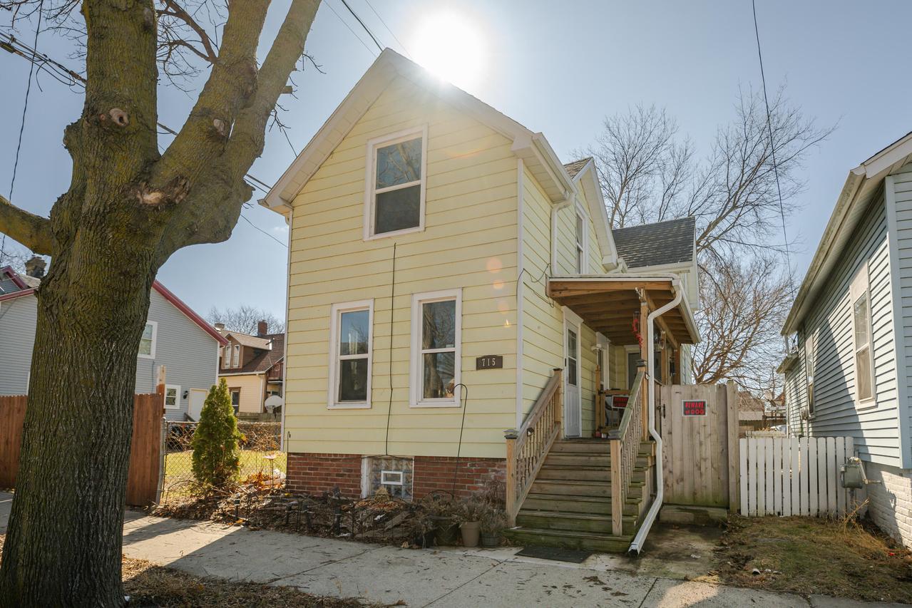 715 13th St, Racine, WI 53403