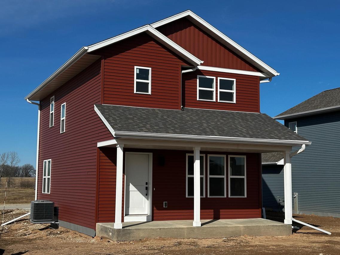 1069 Fairway Ct, Sheboygan Falls, WI 53085