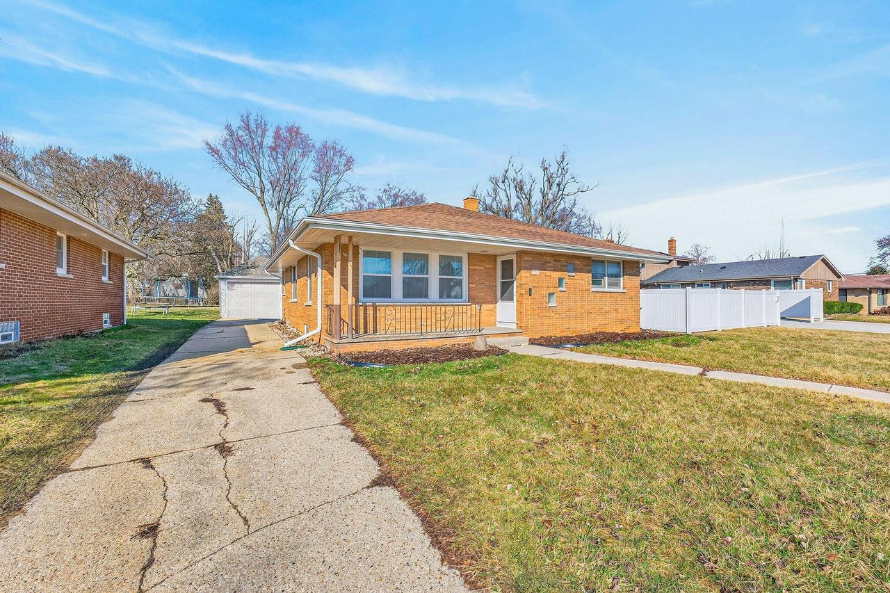 5402 39th Ave, Kenosha, WI 53144