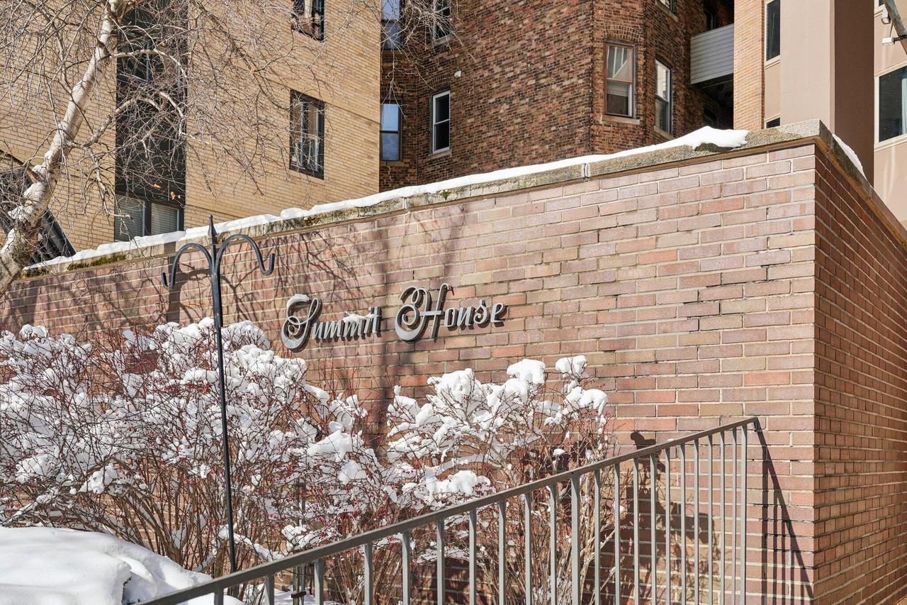 1919 N Summit Ave #1C, Milwaukee, WI 53202