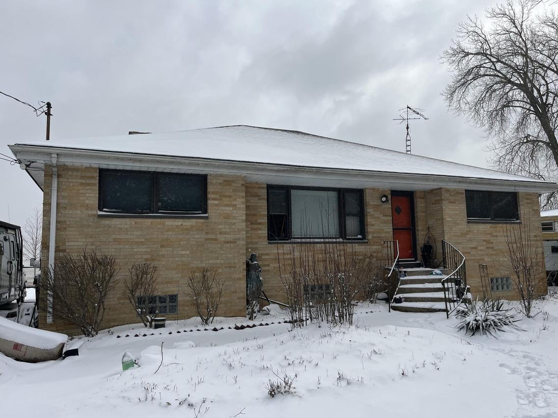 9851 Lakeshore Dr, Pleasant Prairie, WI 53158