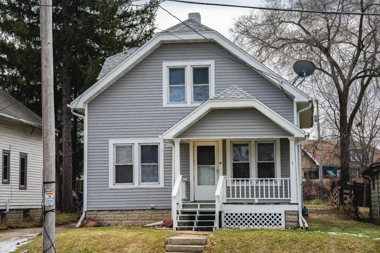 454 W Kilbourn Ave, West Bend, WI 53095