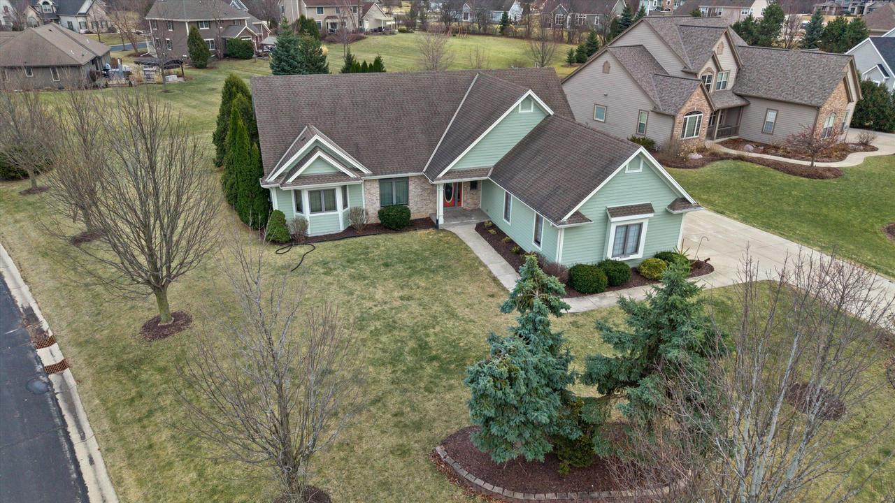 W177N5440 Legend Ct, Menomonee Falls, WI 53051