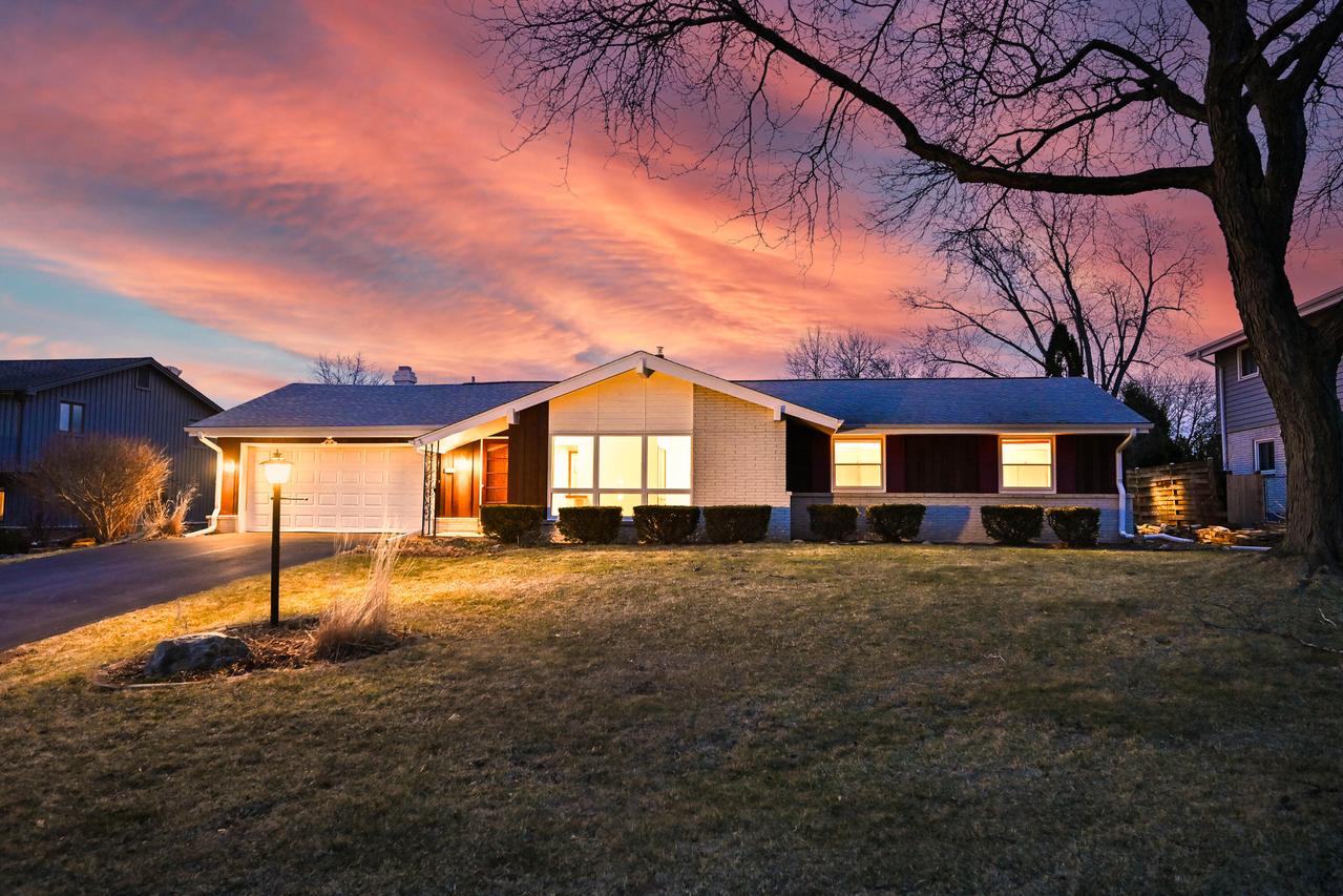 2868 N 118th St, Wauwatosa, WI 53222