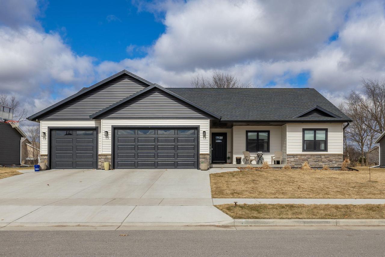 1909 Arches Dr, Holmen, WI 54636