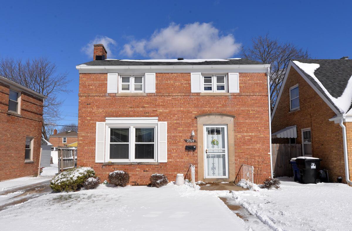 2324 Gilson St, Racine, WI 53403