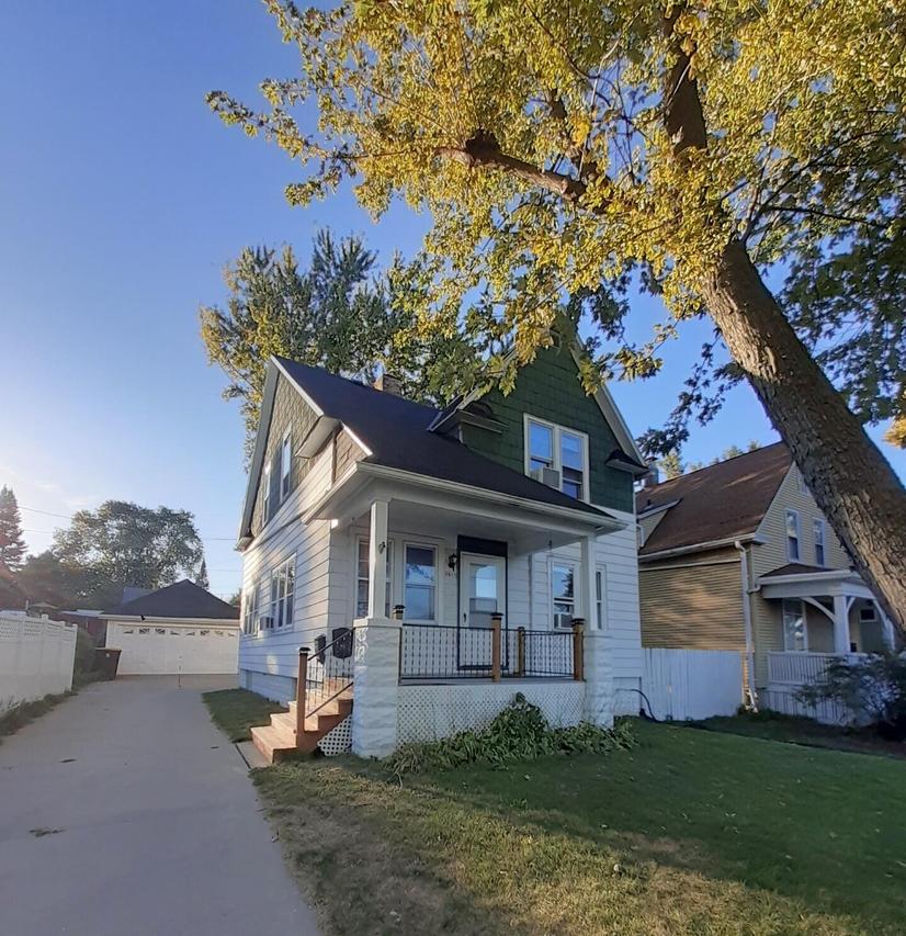 2615 N Wauwatosa Ave, Wauwatosa, WI 53213