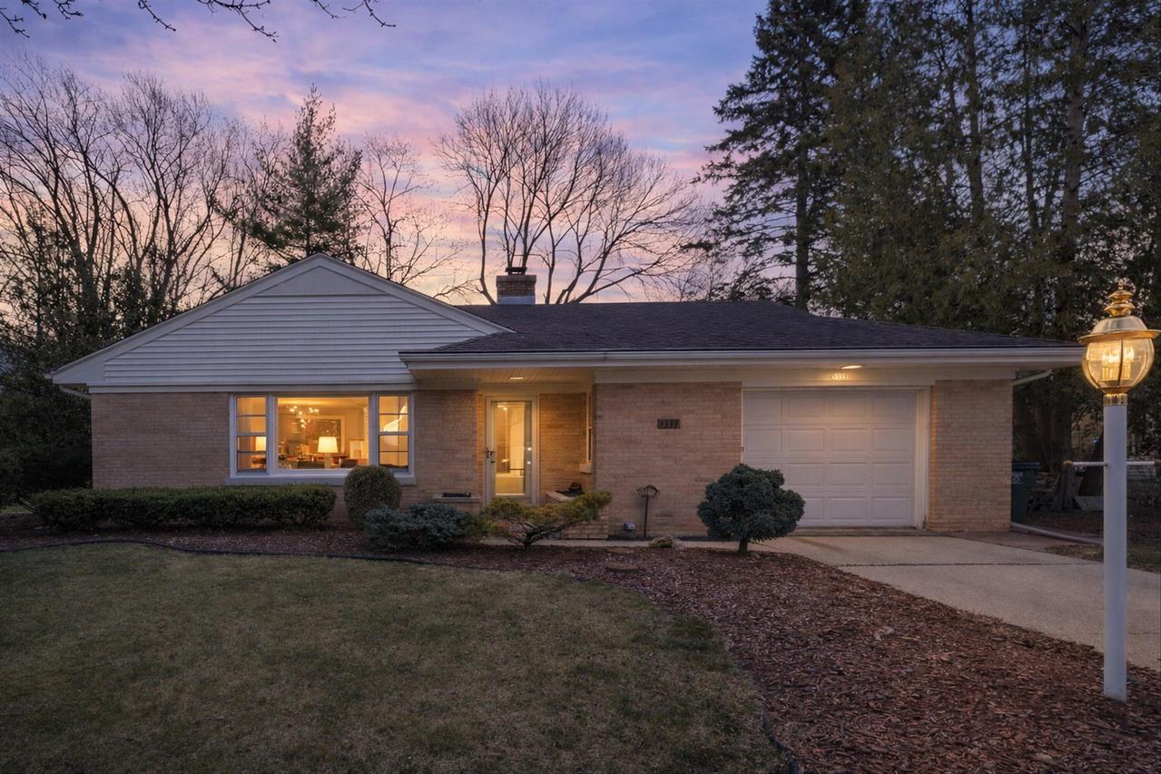 3337 Kensington Ct, Elmwood Park, WI 53405