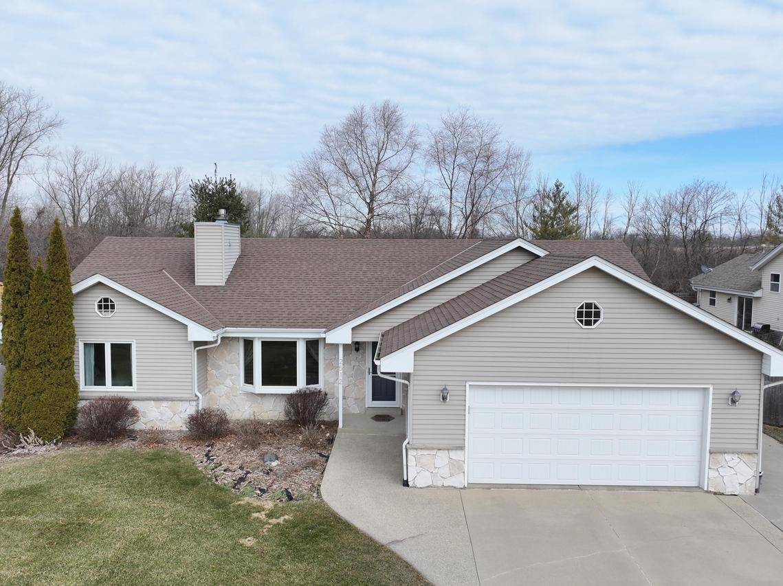 2512 Rebecca Dr, Caledonia, WI 53402