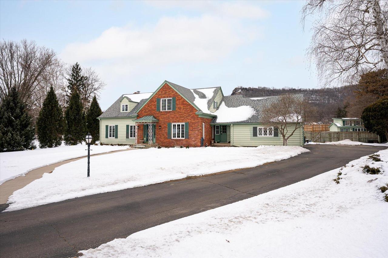739 Cliffwood Ln, La Crosse, WI 54601