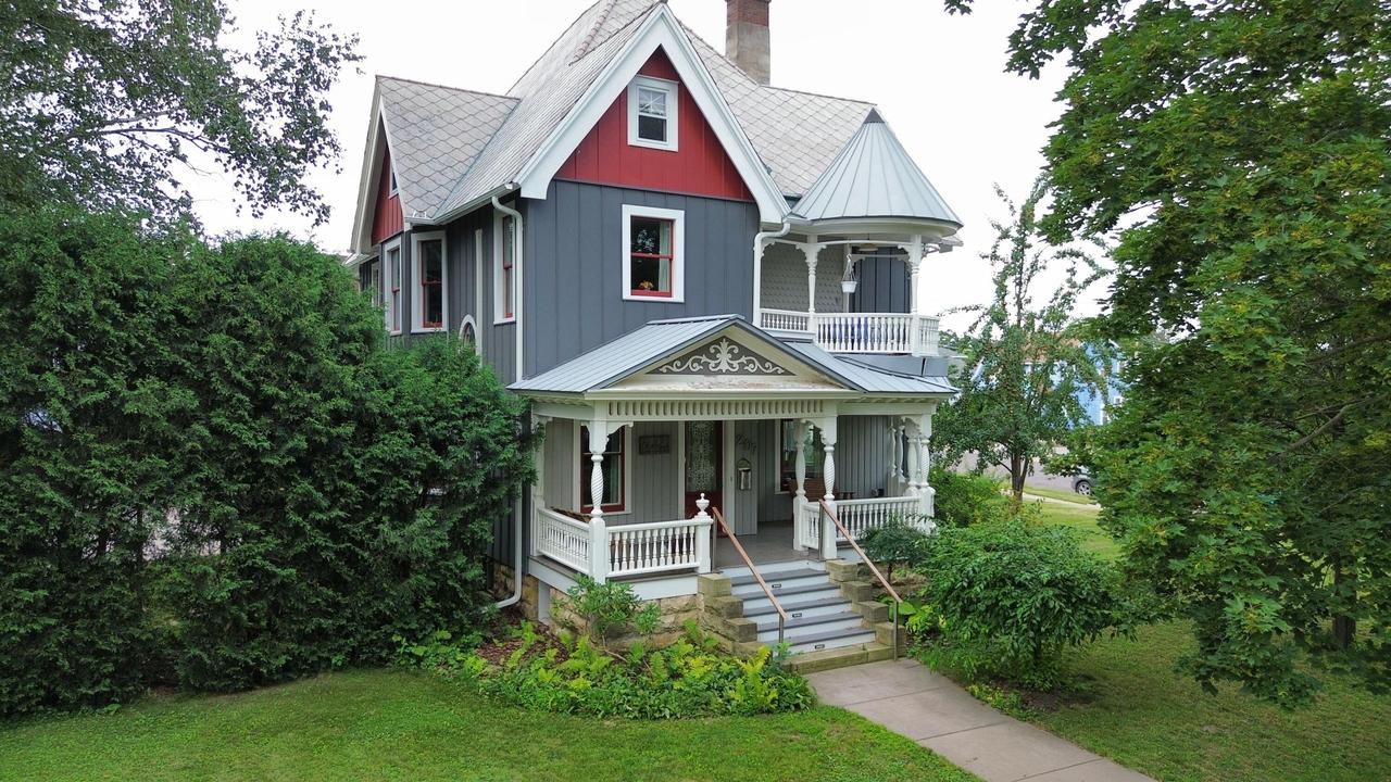 207 E Jefferson St, Viroqua, WI 54665