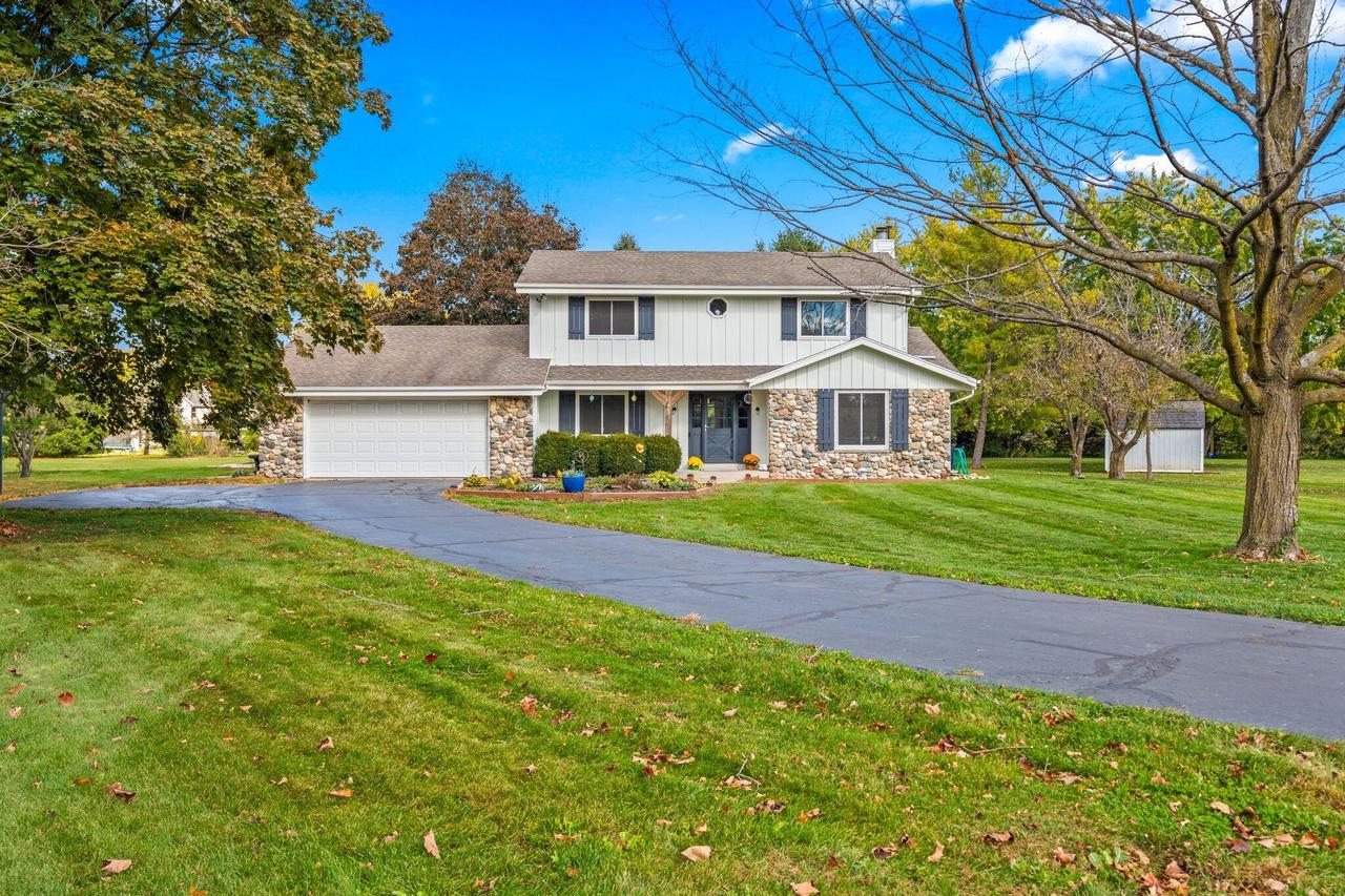 S83W32784 N Oak Tree Ct, Mukwonago, WI 53149