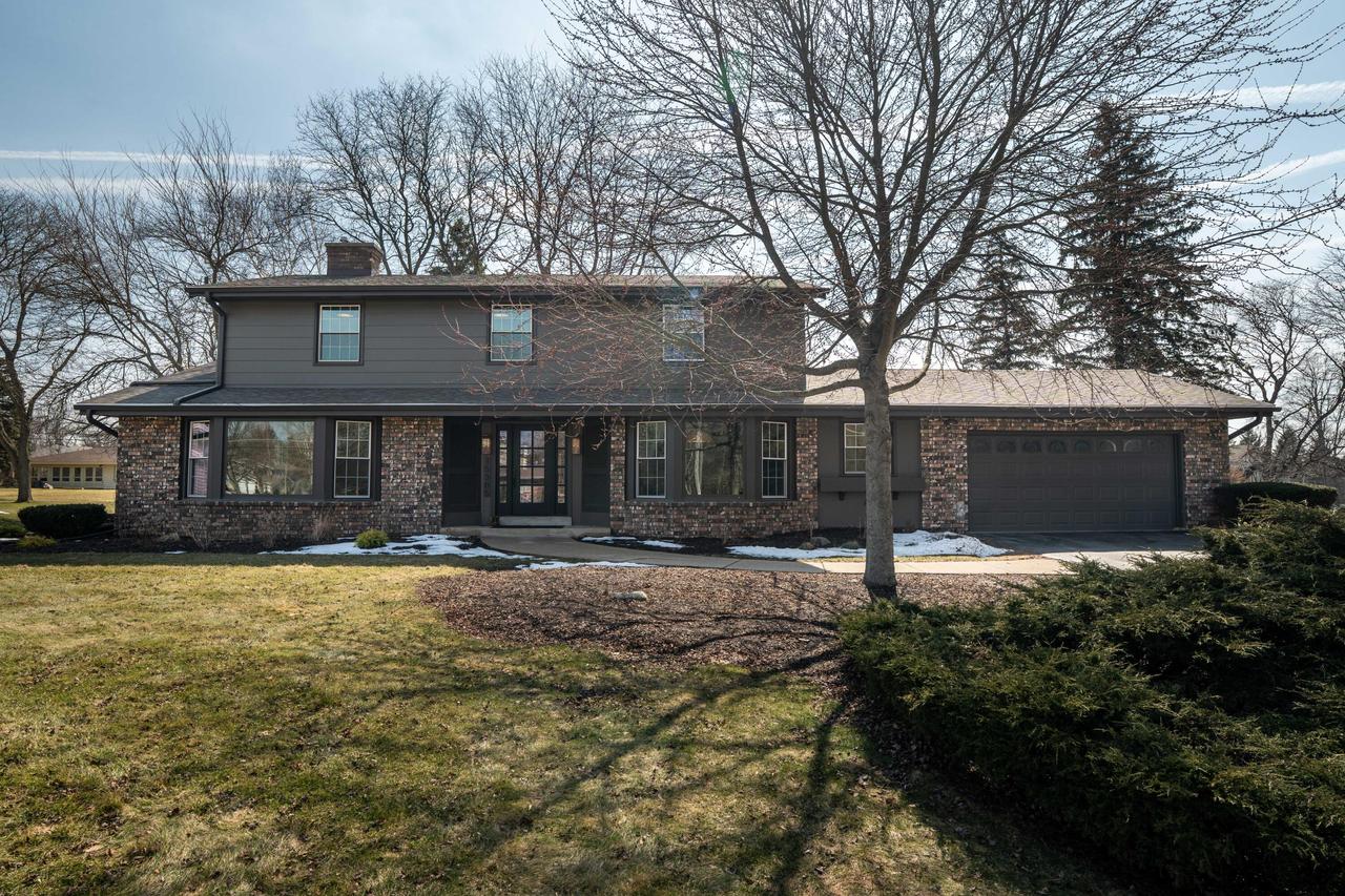 15305 Gebhardt Rd, Elm Grove, WI 53122