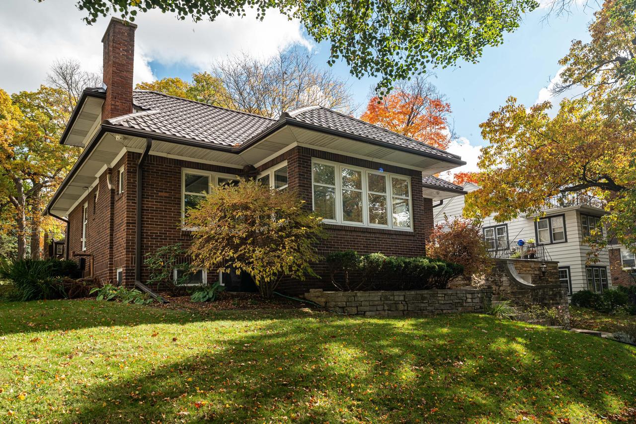 838 N 64th St, Wauwatosa, WI 53213