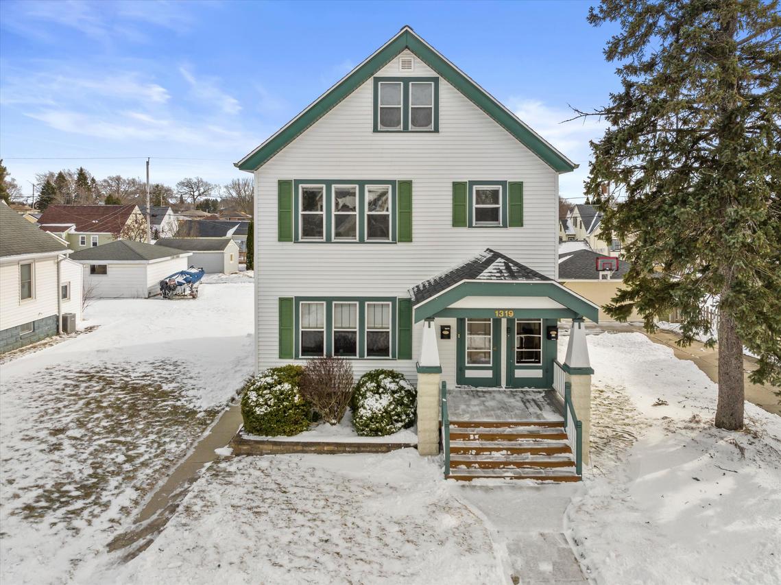 1319 Menomonee Ave, South Milwaukee, WI 53172