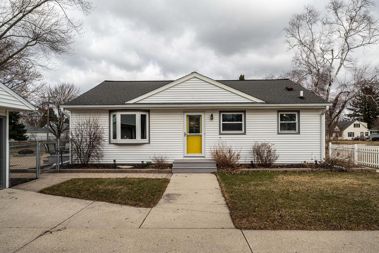 1129 3rd Ave, Grafton, WI 53024