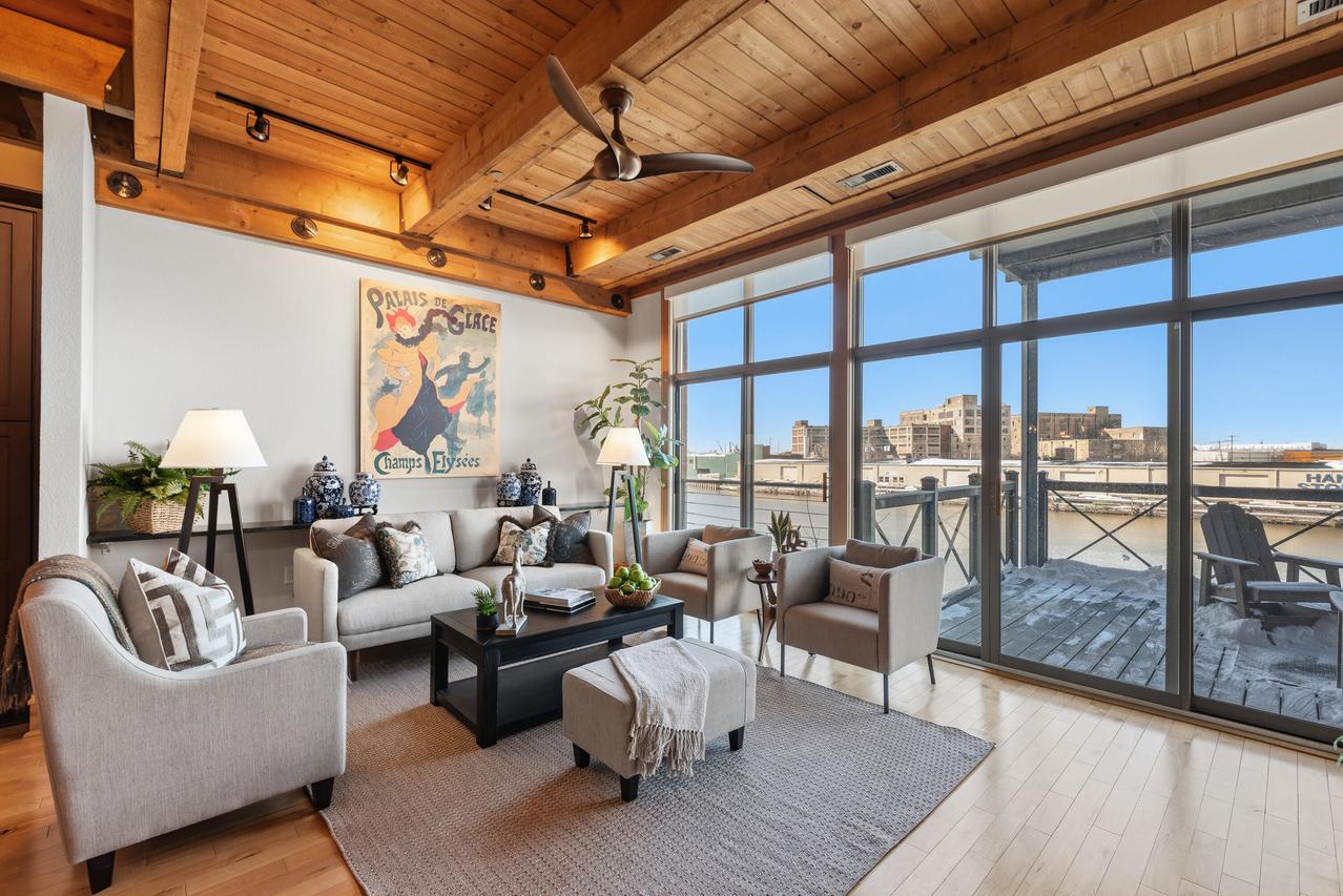 541 E Erie St #215, Milwaukee, WI 53202