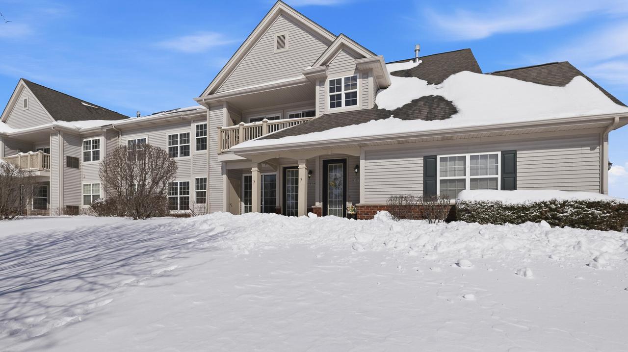 W206N16704 Blackberry Cir #2205, Jackson, WI 53037