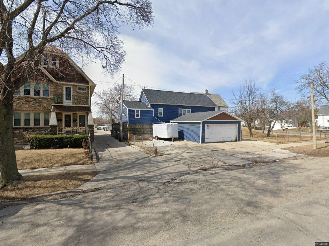 1207 W Lapham Blvd, Milwaukee, WI 53204