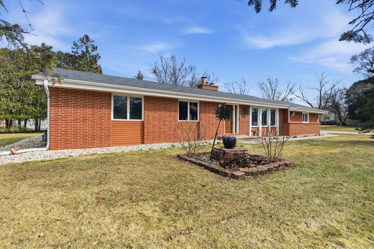 12652 N River Forest, Mequon, WI 53092