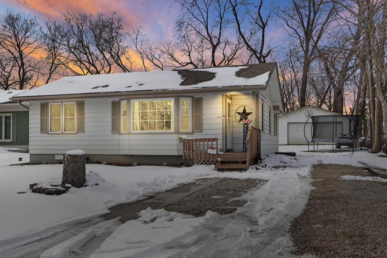 121 Oak Ln, Twin Lakes, WI 53181