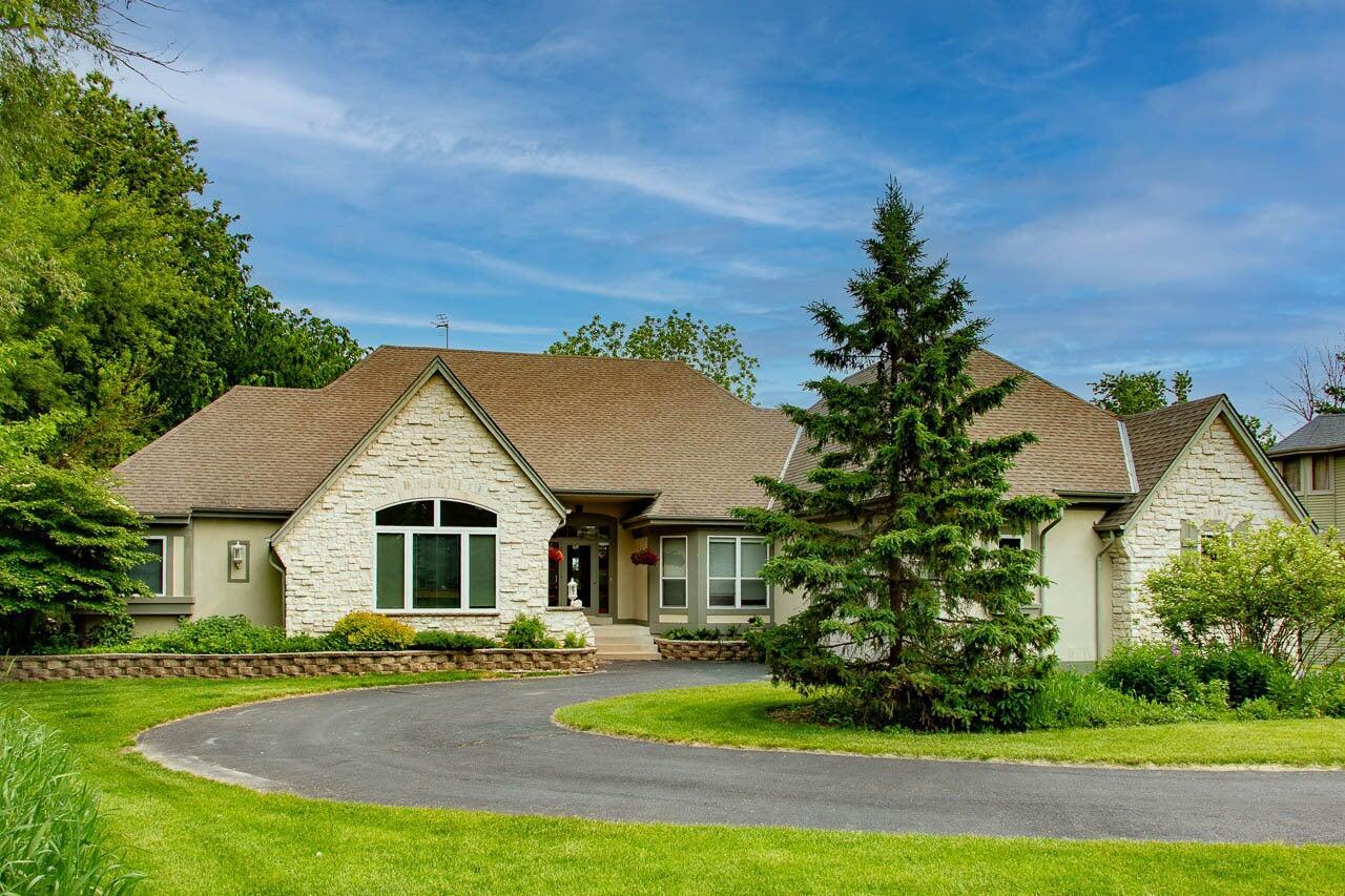 827 E Lakeview Rd, Hustisford, WI 53034