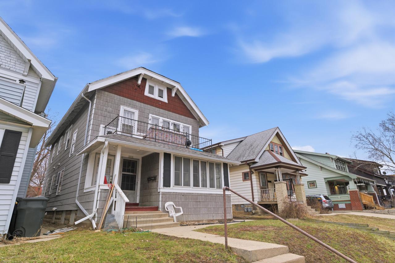 1508 S 81st St, West Allis, WI 53214