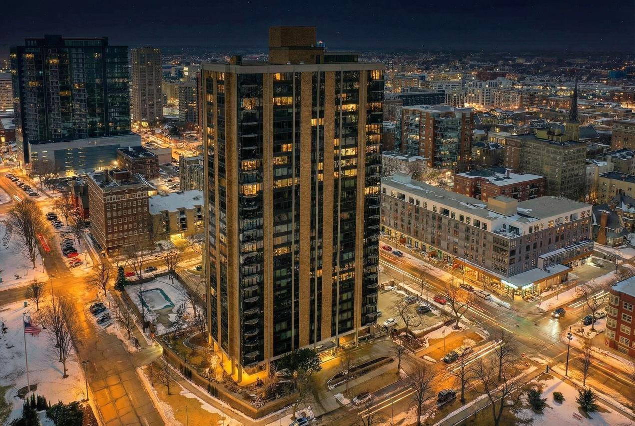 929 N Astor St #1506-08, Milwaukee, WI 53202