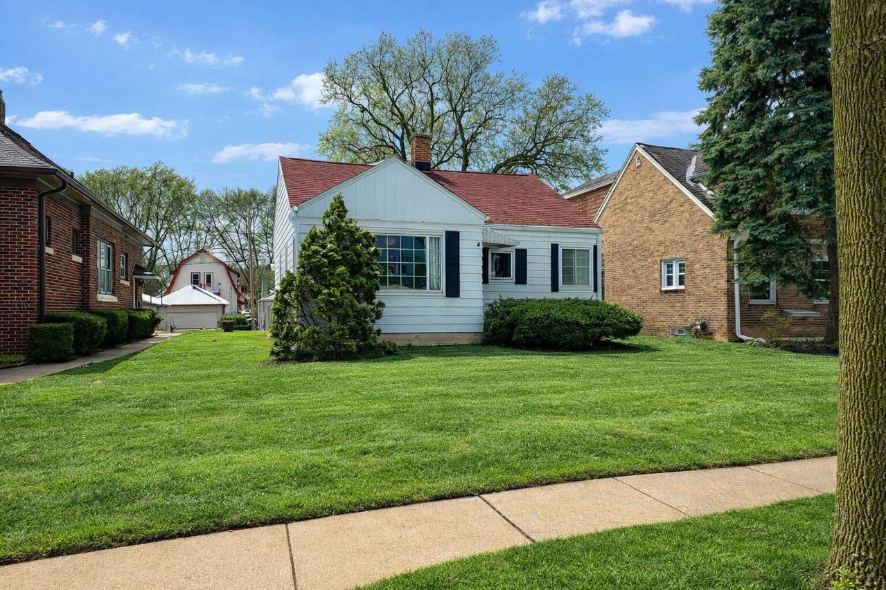 160 W Crawford Ave, Milwaukee, WI 53207