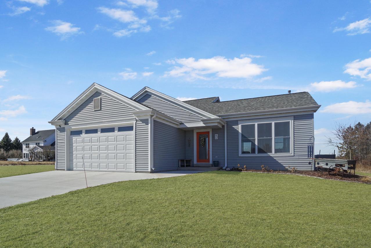 271 Hidden Bluff, Belgium, WI 53013