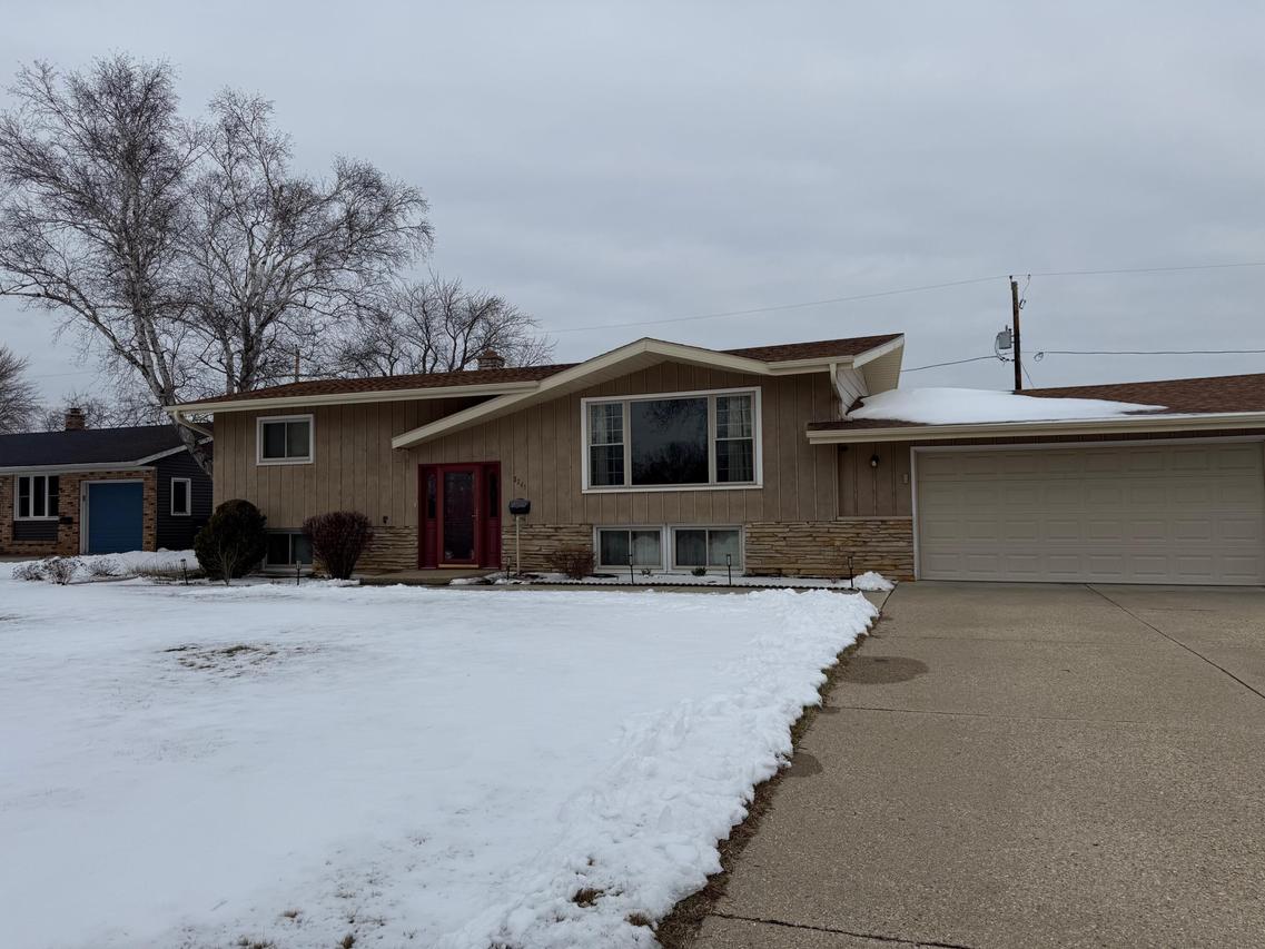 3241 96th St, Racine, WI 53177