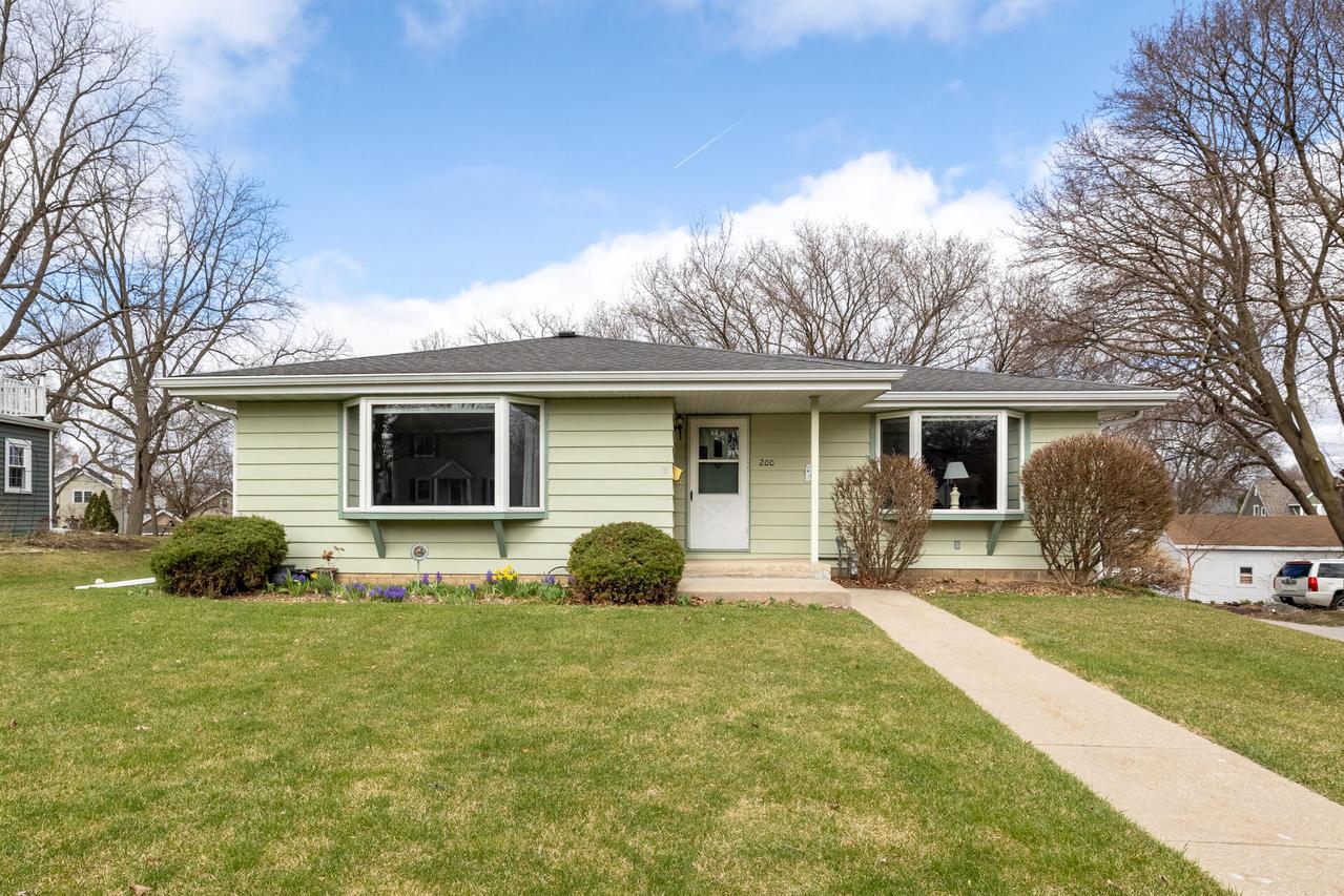 200 S Greenfield Ave, Waukesha, WI 53186