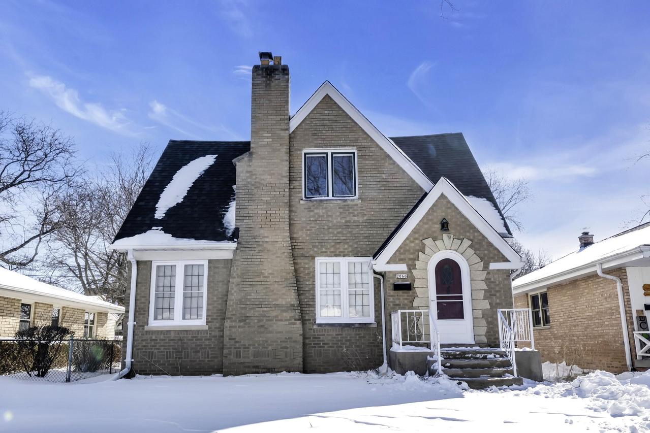 2066 S 107th St, West Allis, WI 53227