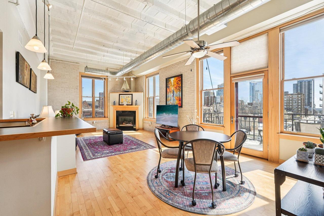 1325 N Van Buren St #402, Milwaukee, WI 53202