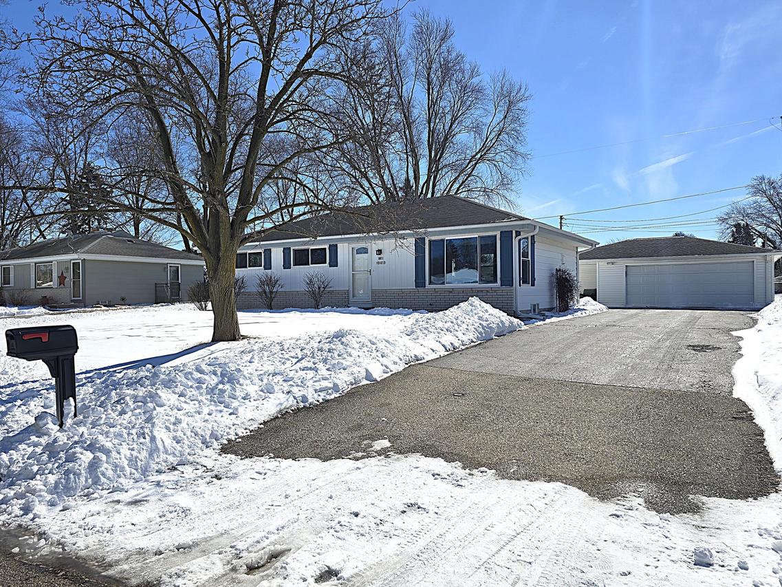 N65W24157 Poplar Ave, Sussex, WI 53089
