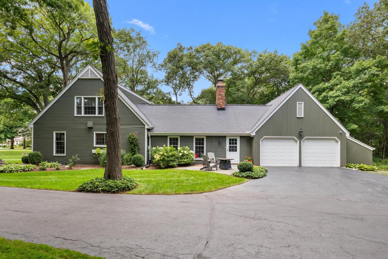 N63W29784 Woodfield Ct, Merton, WI 53029