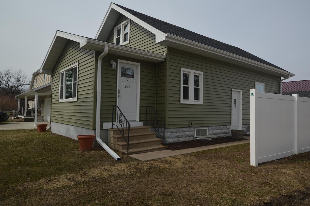 109 Roberts St, Holmen, WI 54636