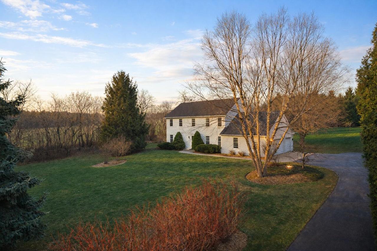 W254S7310 Glenview Dr, Vernon, WI 53189