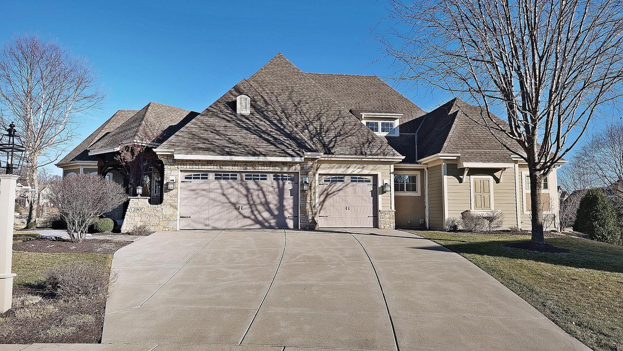 2907 Broken Arrow Ct, Waukesha, WI 53189
